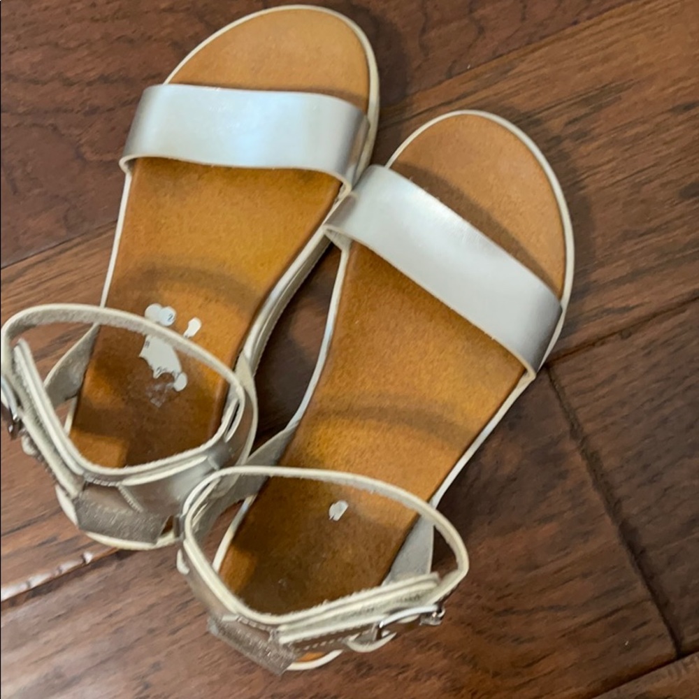 Size 2 Mia girls sandals